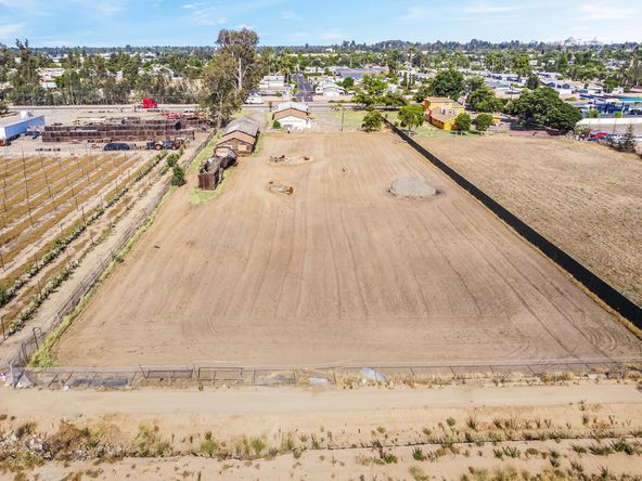 ±2.5 Acres of Vacant Commercial Land in Fresno, CA: 1481 N Marks Ave, Fresno, CA 93722